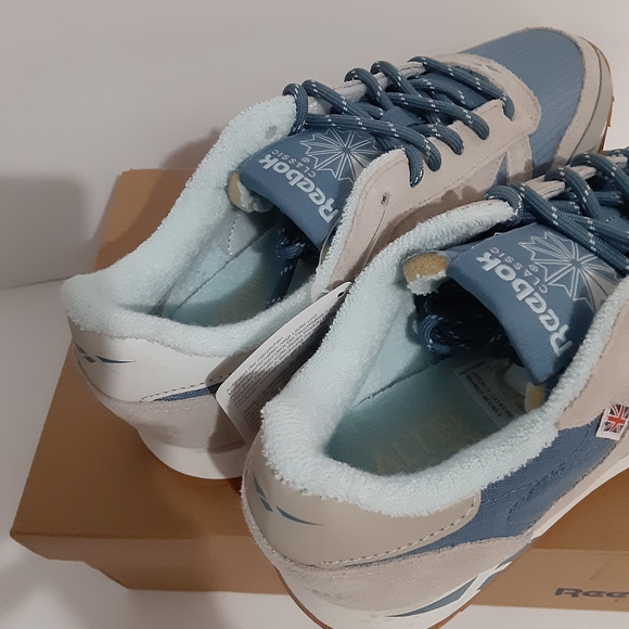 Super Cute! Reebok Classic Womens Shoes - Picture 7 of 8